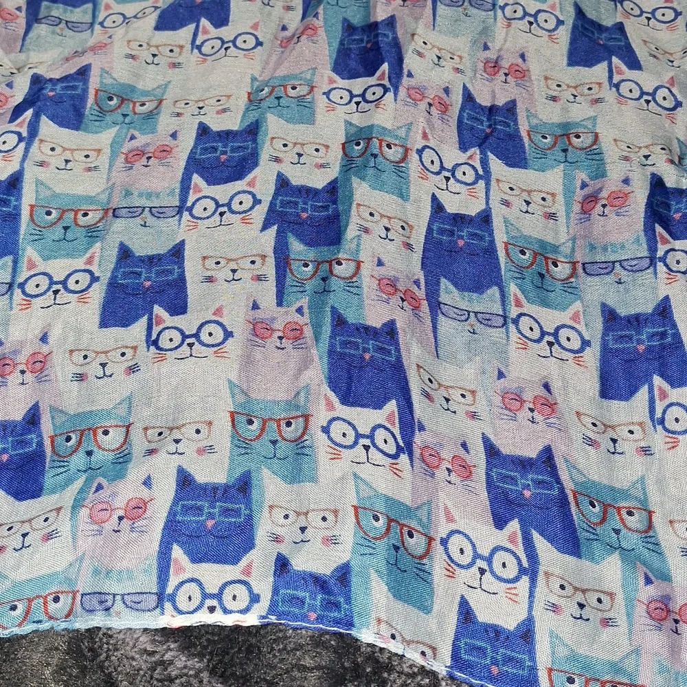 Charming Blue Cats With Glasses Print Scarf